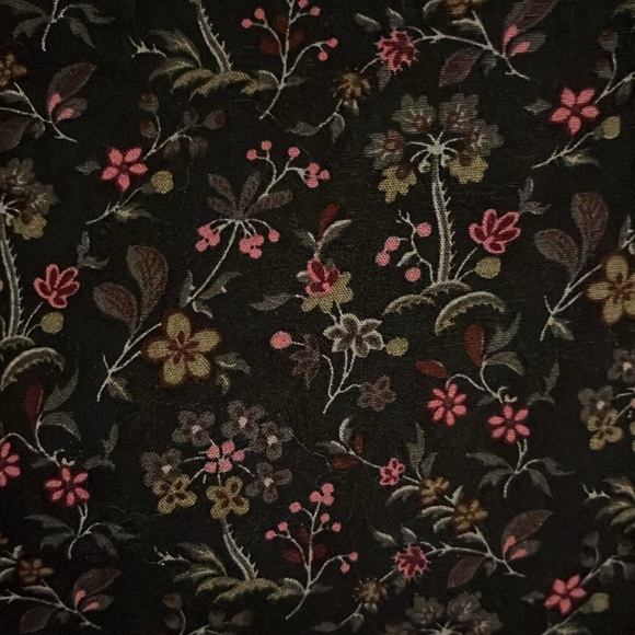 Express - M - Slim Soft Wash Floral Long Sleeve Button Down - Picture 4 of 9